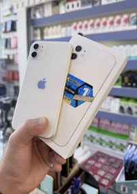 ايفون 11 • ١٢٨ جيجا • بطارية ٧٢٪