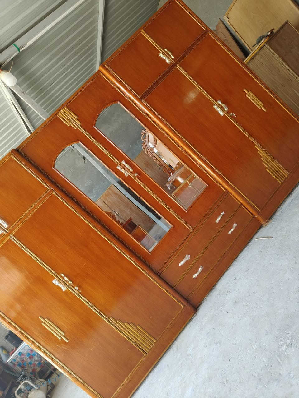 يالله 
غرفة نوم 6باب ملحق  
صاج تسكام 5 ملم طبيعي 
الضهر جرجوبة  براغي 
غرفة مال عرس  جدا حلو الغرفة 

السعر 850 مع الشد والنقل داخل الحلة 
  
توصيل محافظات  او اقضيه ونواحي  بكروه مناسبه 
*********** 

العنوان   حلة ناحية ابو غرق
