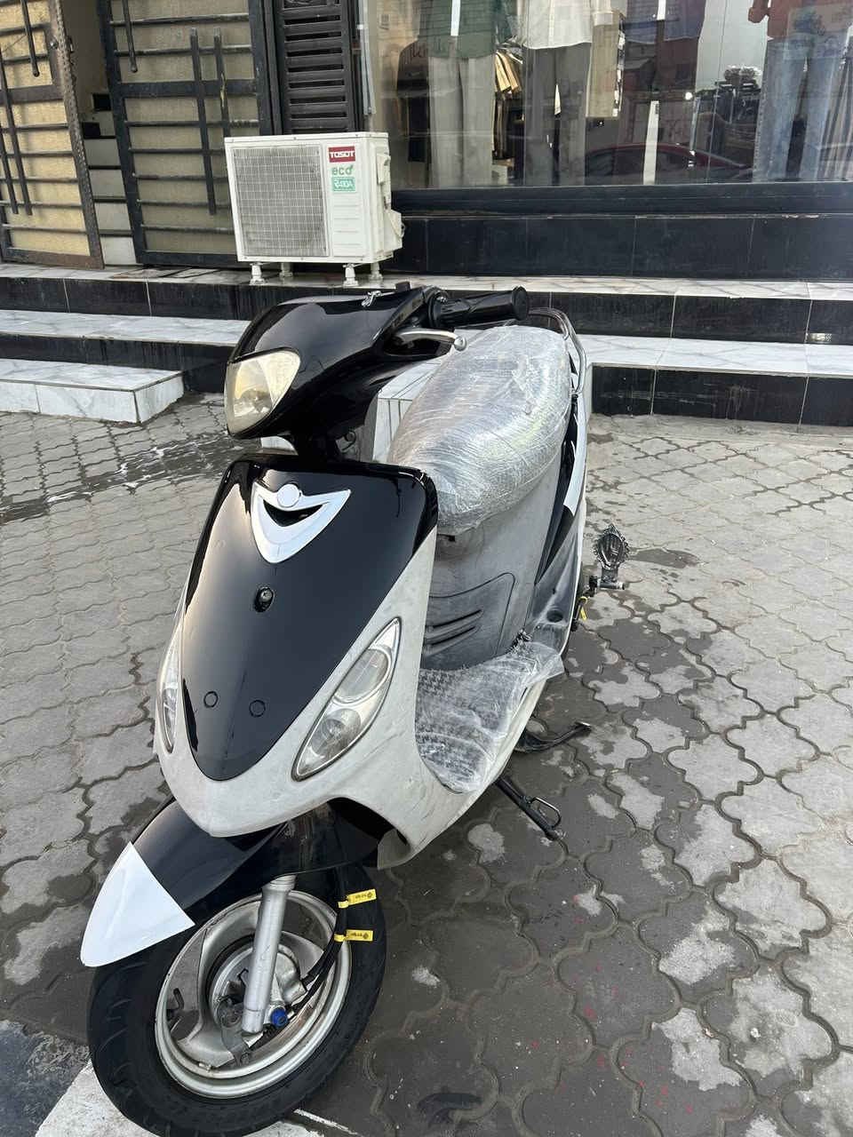 سلام عليكم دراجه ماكس قجمه دراجه حلوه ونضيفه ماناقصه ايشي مامفتوحه كفراته بلاديه موجوده عنواني بصره حيانيه شارع سيد تواصل هنا ***********
