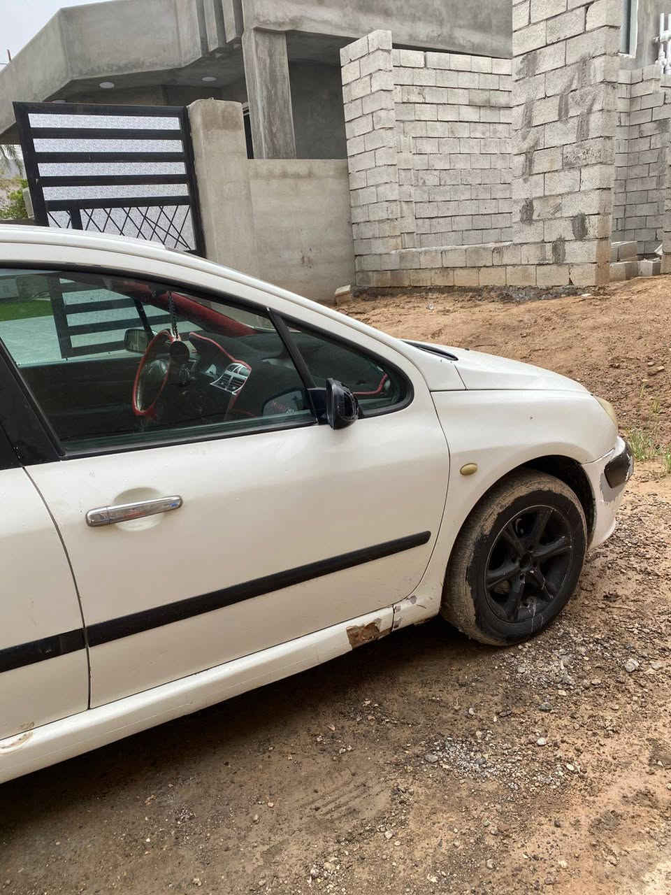 السلام عليكم 
السيارة للبيع 
 بيجو 307
موديل 2005 
رقم بغداد ب اسمي 
محرك جيد
كير جديد 
عليها ادامه كامله 
فيتم بلكات مجاول نوزلات جويتر تايرات باتري كلهن جدد
الدواخل مالتها  كلها جديده 
مصبوغة حزام السياره 
والسونار مالتها مرفق بلمنشور 
عنوانها ديالى خان بني سعد 
السعر 46 وبيها مجال بسيط حق الجية 
رقم الهاتف للتواصل  ***********
