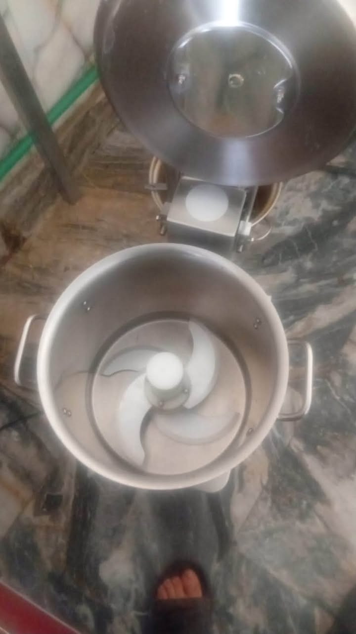 طاحونه جديدة
سعرها ٤٠٠ وبيها مجال بغداد ***********
