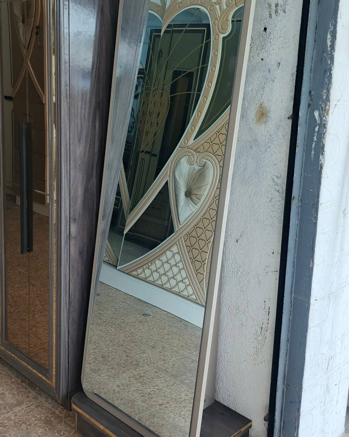 من معرض فهودي الدليمي غرفه تركي ماركه شغل درجه اولى 6 باب تتكون من 9 قطع النضافه 100%100 واصل معا الشد والنقل مجاني داخل الموصل واطراف الموصل العنوان موصل سايدين القادسية الثانية قرب جامع علي بن أبي طالب معرض فهودي الدليمي للستفسار موبايل *********** وتساب *********** 👌
