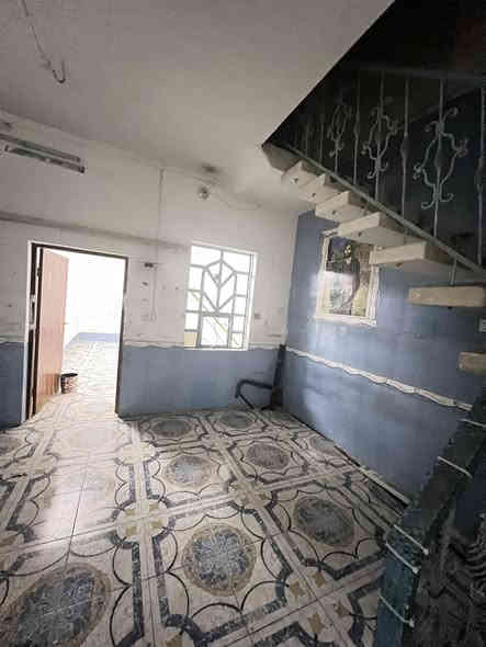 بيت الايجار السعر 500الف بحي السلام  150م يحتوي على غرفتين وصاله واستقبال ومطبخ وطارمه وصحيات     مكتب دارك الاستفسار رقم ***********
