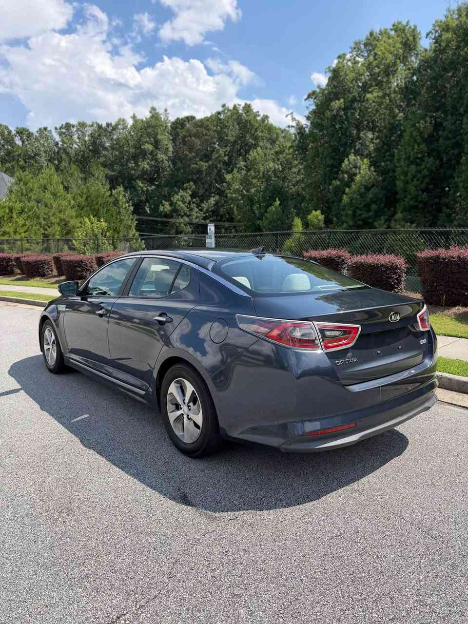 2015 Kia Optima Hybrid Gas/Batter
Drives like new 
144,000 miles 
Bluetooth 
4 like new tires 
Ac/Heat works great 
Passed emissions 
Clean title 
Great on gas ⛽️ 36 City 40 HWY Stone Mountain, GA


**إذا كنت صاحب هذا الإعلان وتريد حذفه لأي سبب، رجاءا أرسل رسالة إلى الدعم الفني**