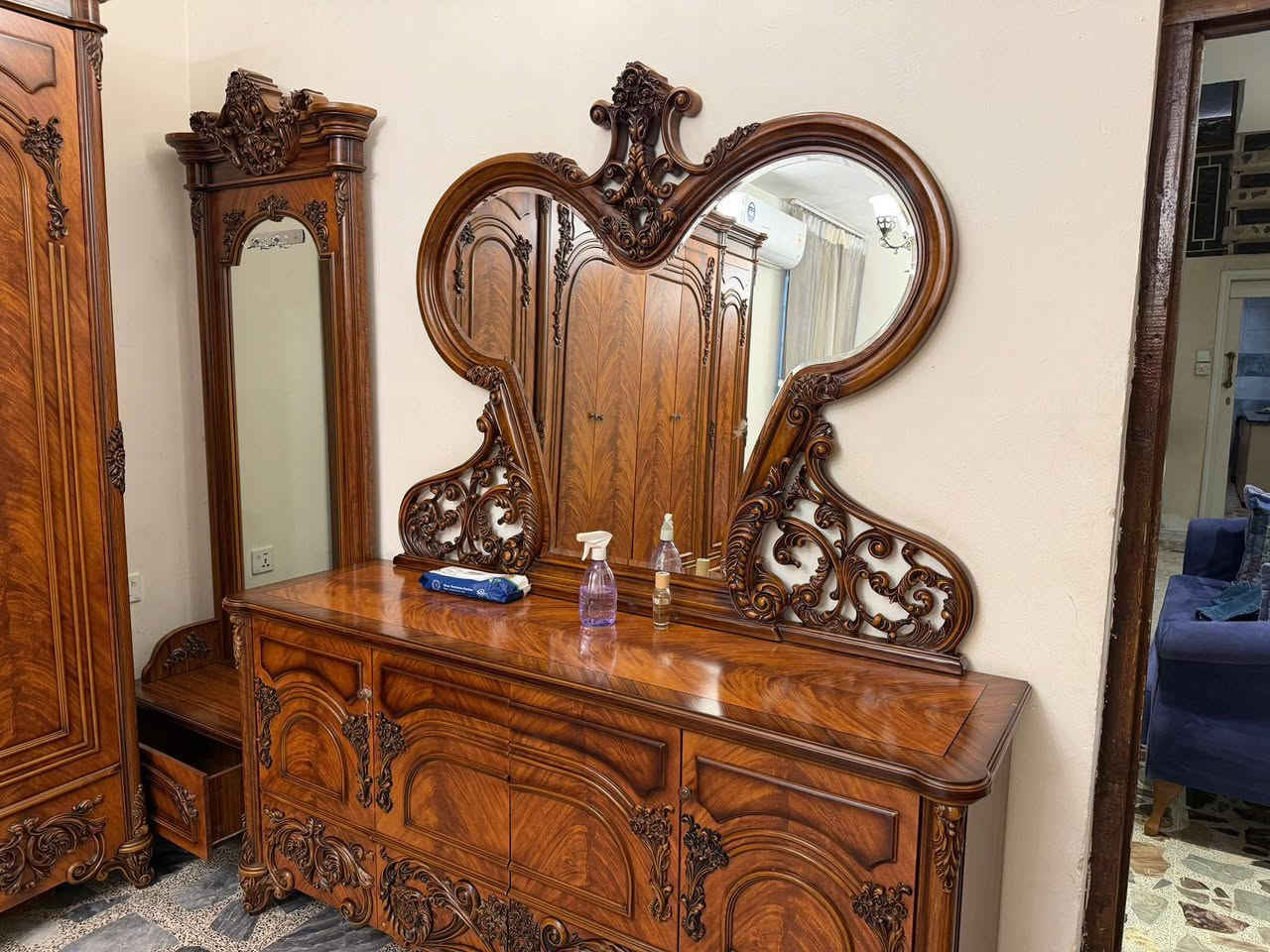 السلام عليكم
غرفة نوم ماليزيا شغل درجة اولى
7 قطع
موديل حديث سنة 2024
كلفتني اكثر من 5 ملايين
شلت من بيت البيت واريد ابيعهه
مفتوحة وجاهزه للنقل
مكانهه الدورة 
السعر 1600 بيهه مجال قليل 
مليون وستميه الف 
***ضررها
من فتحناها الرجل مال تاج انخلعت


**إذا كنت صاحب هذا الإعلان وتريد حذفه لأي سبب، رجاءا أرسل رسالة إلى الدعم الفني**