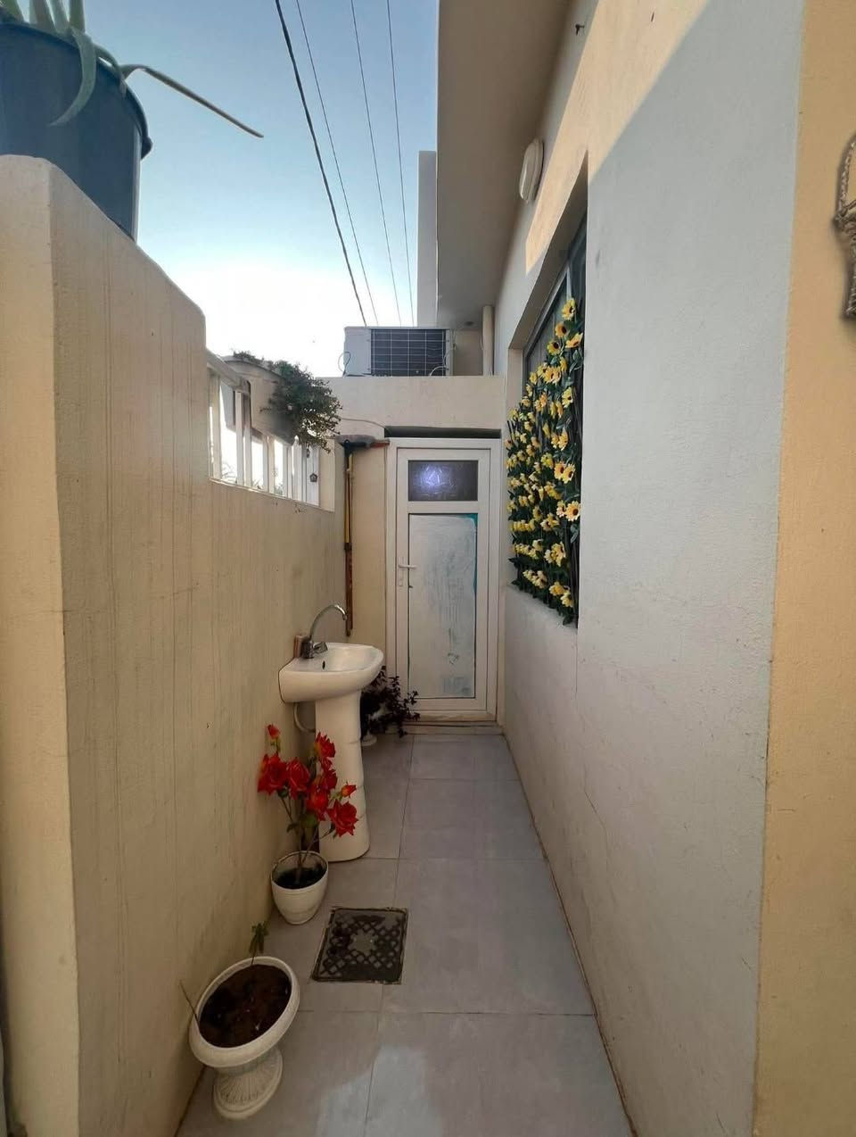 للبيع مشتمل طابو زراعي العنوان خانقين 
دار كناره المساحة ٧٥ متر طابق ونص 
قرب معمل ماء كلات للاستفسار مراجعة 
مكتب رابەر شارع المزرعة قرب جامع 
هداية ***********
