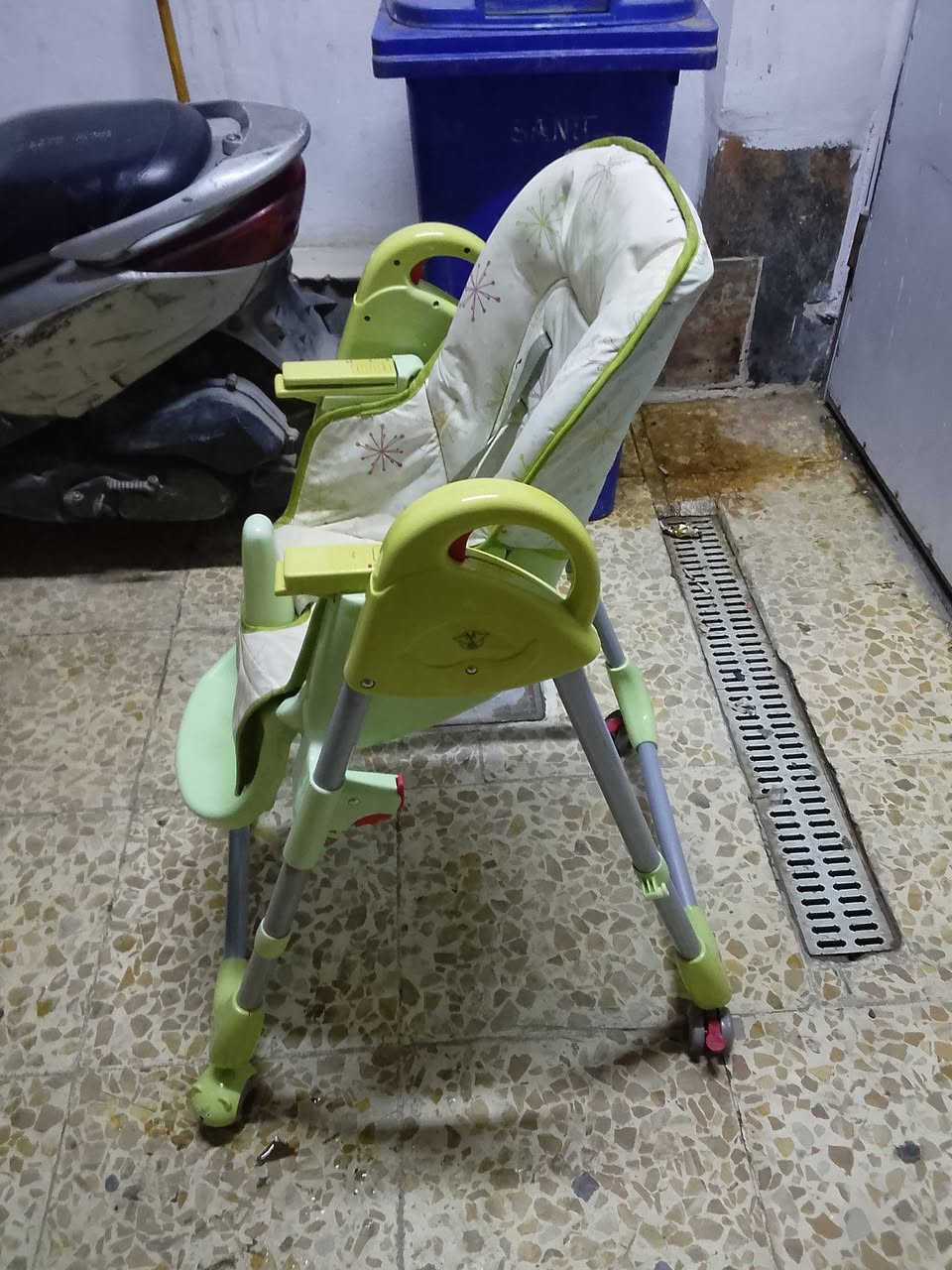 مقاعد مال اطفال ويطبكين  مال باله للبيع في منطقه الحريه ***********
