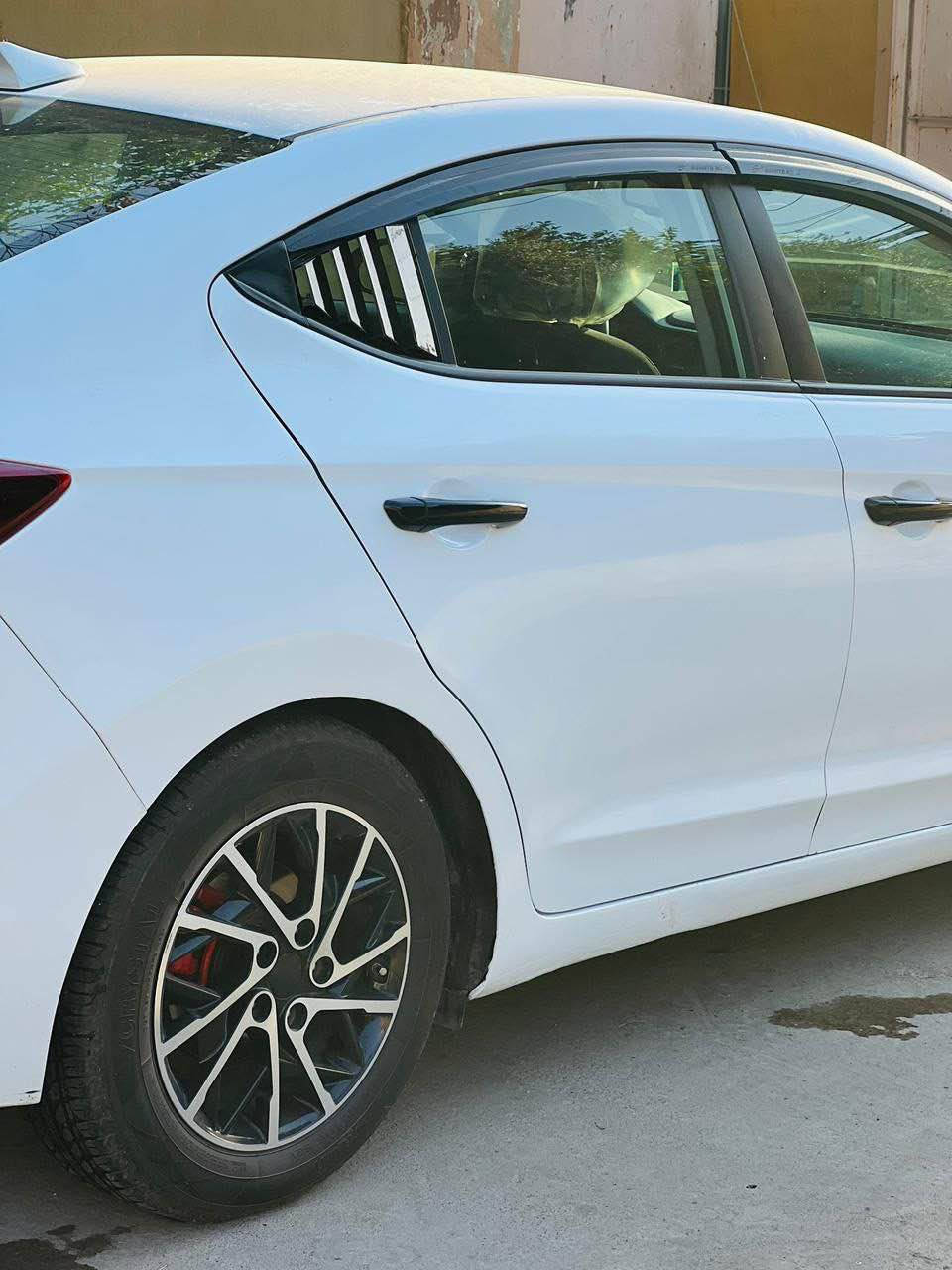 السلام عليكم 
النترا 2020 امريكي 
فول فول مواصفات بصمه فتحه تحكمات 
محرك 20 دوش شرط 
كير بشرط 
السيارة نظيفه بمعنه الكلام واحلا من الصور 
ماشيه 47 خير من الله 
ضرر السيارة نصف باب خلفي وربع جاملغ صور الحادث موجود 
السعر 160 وبيها مجال 
عنوان موصل حي عدن 
*********** موصل, نينوى
