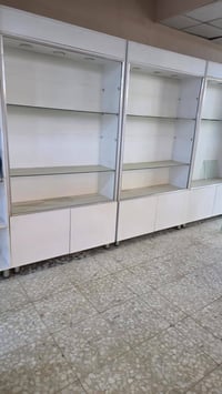 بيع سريع رفوف حديد و رفوف خشب دنك ستيل العنوان بغداد حي الجامعة  07722...