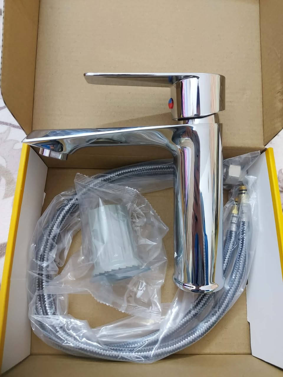 خلاط مغسلة جديد نحاس ثقيل100%  ماركة A-Winnie 
 تصميم عصري وأنيق
 لون كروم لامع مقاوم للصدأ
 صناعة ممتازة وجودة عالية
السعر 15 الف شامل اجور التوصيل 
مكاني بغداد مشتل حي المعلمين 
***********
