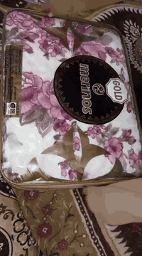 سلام وعليكم وفرنا بطانيه درجه اوالئ ام النفر الواحد عرض البطانيه 155 والطول 220 تركيه حفر الوزن مالته الثقيل السعر كل قطعتين 25 الف بس يوجد خدمة توصيل وهاذا رقمنه *********** يوجد جمله هم
