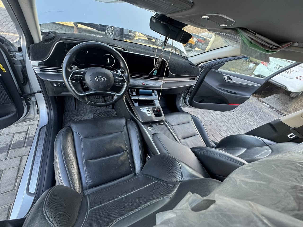 السلام عليكم
اين ماكنتم/
تقبل الله من ومنكم صالح العمال

للبيع   او.  مراوس/

هيونداي ازيرا موديل/ 2022/ وارد كوري غاز بلاد 

مكينه ٦ سلندر V

المواصفات السيارة فول الفول كفاله عامه من الشخط  سونار مكينه كرير خير من الله السيارة جديدة بمعنة الكلام  

عداد ديجيتال متصل شاشه

رادرات اماميه خلفيه جانبيه مع حساسات

٣٦٠ درجة 

مع مانع تصادم جانبي عند الاجتاز ترجعك للمسار  

نقطه عمياء 

تحديد مسار كروس سياقة ذاتيه 

ترحيب مع كشافات 

مري شفط

اوتو هولد 

سايد بريك بصمه 

تبريد شاشه

كشن السايق كهرباء مع تدفئة و تبريد

كشن العكسي تدفئة

ستيرن تدفئة هيتر

تبريد مناخي 4 وضعيات

تبريد خلفي

صندوق ذكي 

تشغيل عن بعد

3 بصمات مع التشغيل

لايت زنون عالي ناصي متحرك 

السعر 200/  وبيها مجال 

مشروع وطني تحول ثاني يوم

للاستفسار

***********/ البصره
