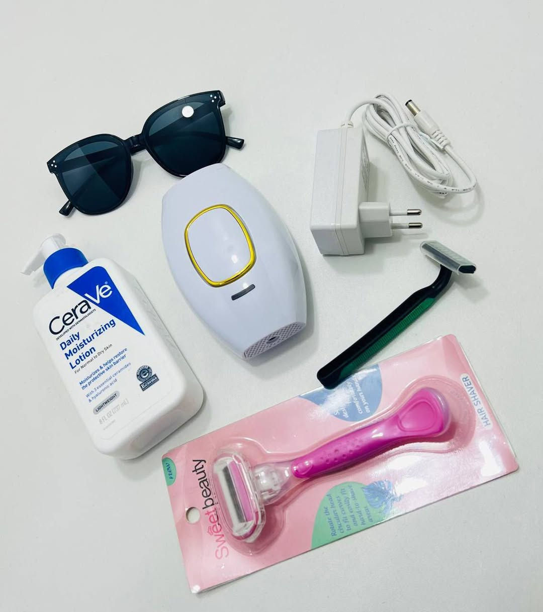 عرض خاص للعناية الشخصية لجهاز الليزر منزلي 

 العرض يشمل:
 جهاز إزالة شعر بالليزر المنزلي (آمن – فعّال – بدون ألم)  

 كريم ترطيب يومي من CeraVe (للبشرة العادية إلى الجافة – غني بالسيراميدات وحمض الهيالورونيك)  

 ماكينة حلاقة يدوية Sweet Beauty (مصممة خصيصًا للجسم والمناطق الحساسة)  

ماكينة حلاقة إضافية (للاستخدام اليومي)  

 نظارات شمسية (لحماية عينيك أثناء الاستخدام)  

شاحن كهربائي مع كابل (لشحن الجهاز بسهولة)

السعر جدأ مناسب والتوصيل مجاني 
للحجز والاستفسار خاص 
يتوفر توصيل لجميع محافظات العراق 
@إشارة


**إذا كنت صاحب هذا الإعلان وتريد حذفه لأي سبب، رجاءا أرسل رسالة إلى الدعم الفني**