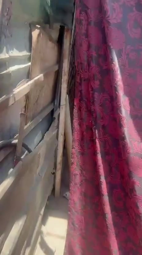 السلام عليكم بيت للبيع في منطقه چكوك  تجاوز مساحة 75السعر 3مليون وبي مجال للطيبين رقم الهاتف ***********
