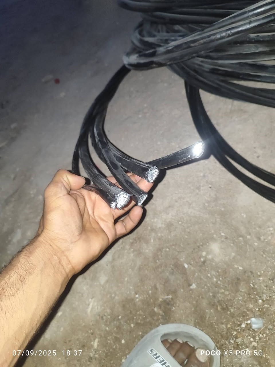 سلام عليكم
ضفيره البيع حجم ام ال 120

طول 130 متر 

اتصال فقط

‏‪0785 313 8640‬‏
