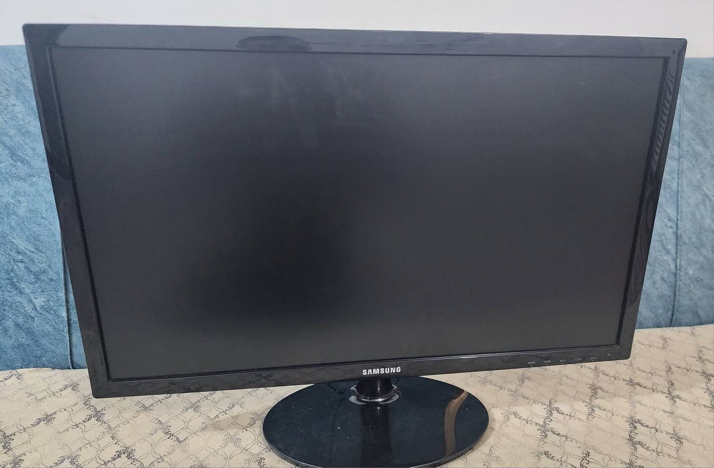 السلام عليكم
شاشه Samsung  حجم 24 للبيع
الدقه 1080p 75hz 
شغاله مابيها اي مشكله 
السعر 80 الف قفل
مكاني بغداد توصيل موجود


**إذا كنت صاحب هذا الإعلان وتريد حذفه لأي سبب، رجاءا أرسل رسالة إلى الدعم الفني**