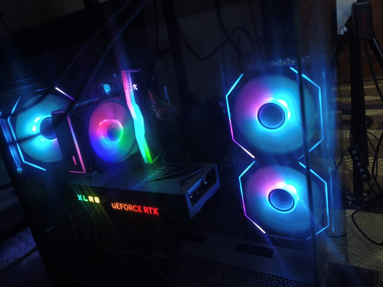 السلام عليكم بيسي مفوله
CI5 14400F

FAN CPU RGB

H610 GIGABYTE

RAM 16G 3600 T-FORCE RGB

RTX 4060 ASUS 8G OC

SSD 1TB NVME M.2 LAXER

P650W BRONZ

CASE 3FAN RGB

G2 74f gaming monitor 
180Hz
27"
1 ms
FHD
يوبي اس 3000
موس //كيبورد 
يده
ديجلات 2 سماعات 
سماعه راس


**إذا كنت صاحب هذا الإعلان وتريد حذفه لأي سبب، رجاءا أرسل رسالة إلى الدعم الفني**
