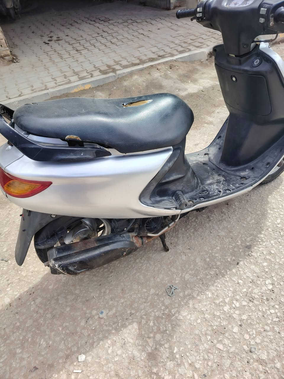 فراشه للبيع السعر ٣٥٠ وبيه مجال  العنوان الحمزه الشرقي *********** اتصل ودتلل
