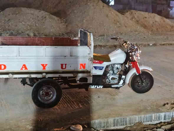 للبيع موديل15تعمير25 مكينه مفتوحه
السعر 1450 وبيه حك الجيه مكاني سوك الشيوخ 
ستوته نضيفه 
مستعجل علا بعته رقم ***********
مو شراي لا تراسل
