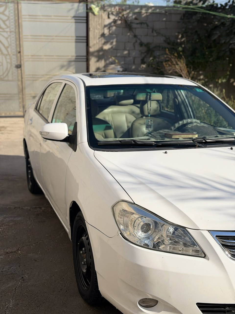 يالله اللهم صلي على محمد وال محمد سياره BYD(2013)مكفوله من الضربه والصبغ فقط الجاملغ الي موضح امامكم والسونار هم امامكم محوره كير ومكينه كورلا المرغوب ١٨٠٠ حداديه جديده تايرات جديده تبريد شغال ثلج السياره بأسمي سنويه لل٢٨. والسياره بعد احلا من الصور السعر ٦٥ وبيه مجال للتواصل ***********  او تفضلو خاص
