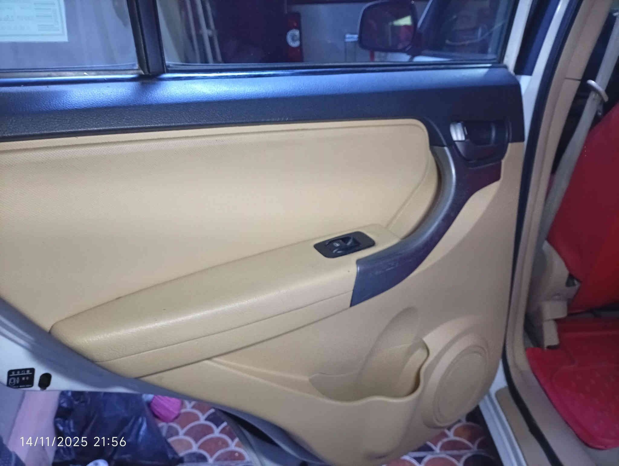 تيكو 2012 شكل 2013
محرك 1800 كير كهربائي سيارة مكفولة ما عدة صبغ بالجاملغ الايمن فقط السيارة نضيفة جداً شلعة معدل سيارة كشر نضيف ونصبتها حلوة تبريد ثلج رقمها بغداد دولي وبيها هزة 
سعرها 61 بي مجال بسيط
*********** واتساب 
مكاني بغداد حي العامل
