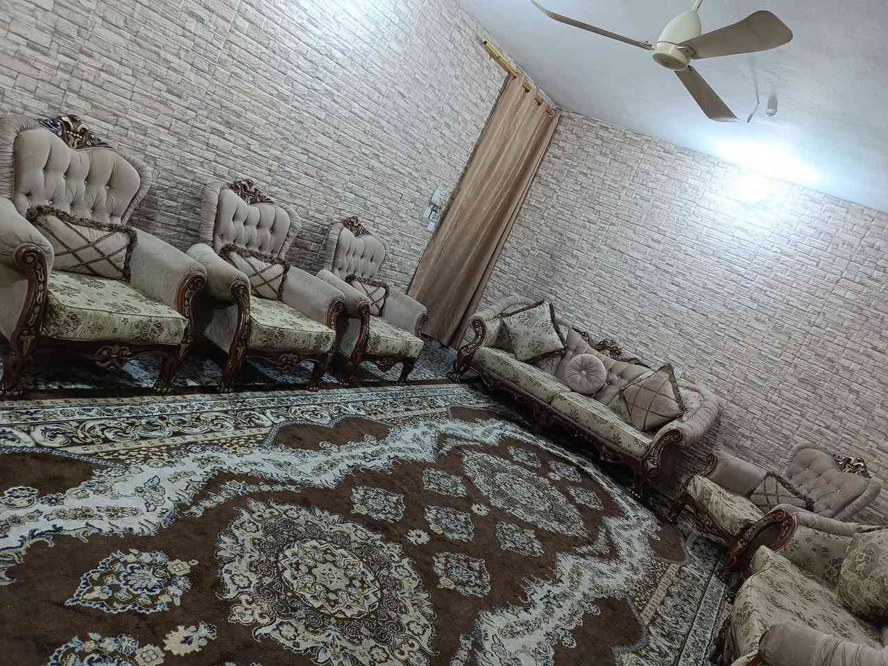 تخم تركي 10 مقاعد نضيف جدا خشب زان الأصلي ***********
