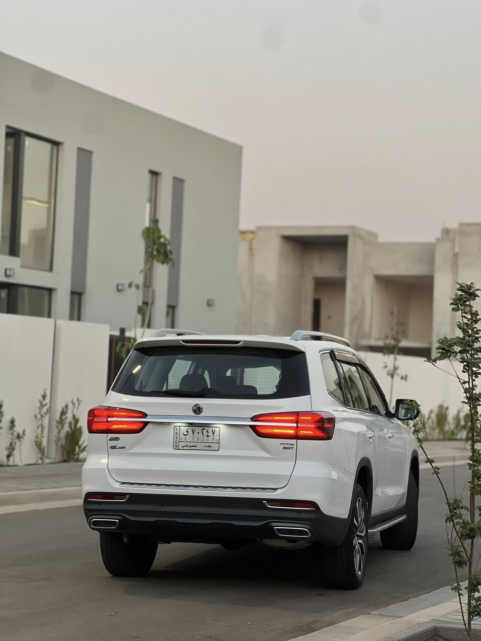 عنوان الفخامه والرقي ✨✨
MG RX8
(ام جي ار اكس 😎
موديل 2021
فول مواصفات اعلى فئة [LUX]
محرك 2000توربو
ماشية 46000كم
7مقاعد ،فتحة سقف،اشاير مري+مري قلاب،زينون،LED نهاري،جنطة كهربائية،تحكمات قيادة (سبورت،دفع خلفي2WD,دفع رباعي 4WD,دفع اثناء الثلوج،دفع الطرق الوعرة....)
+شفتات سرعة،مانع انزلاق،مانع منحدرات،AUTO HOLD(اثناء التقاطعات تضل واكفة فقط بدوسة بريك وحدة)،شاحن لاسلكي,3منافذ USB،تحكمات ستيرن،كشنات كهربائية+تدفئة وتبريد+ تحكم تبريد للصف الخلفي،شاشة ديجيتال نظام خروج عن المسار+تثبيت السرعة،نظام كامرات 360(امامي+خلفي+ بل مرايات) لسيارة مزوعة مواصفات.....
عليهة تايرات دنلوب الياباني + ضمان 6 سنين كير ومحرك السيارة رقم بغداد 
مكفولة كفالة عامة احلى من الصور بهواي
السعر 220 (دفترين و20 ورقة ) وبيهة مجال شي بسيط
مكان السيارة بغداد ابو غريب مجمع البدور
شراي اتصل:

***********
