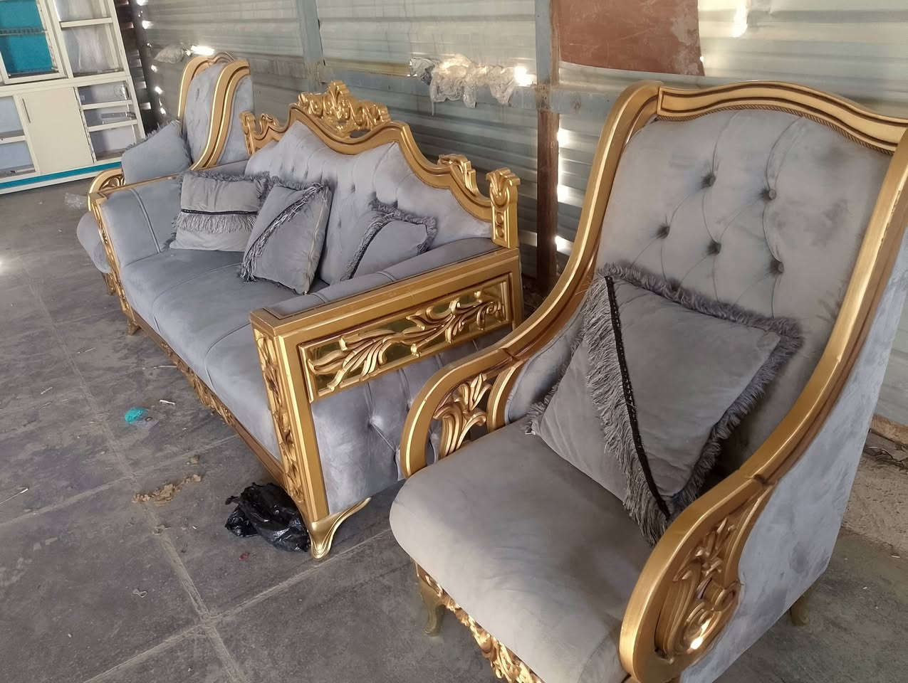 تخم زان ملكي درجه اوله أخو جديد نضافه فول السعر 800 وبي مجال بسيط المكان الشعله يوجد توصيل لاسفتار خاص ***********
