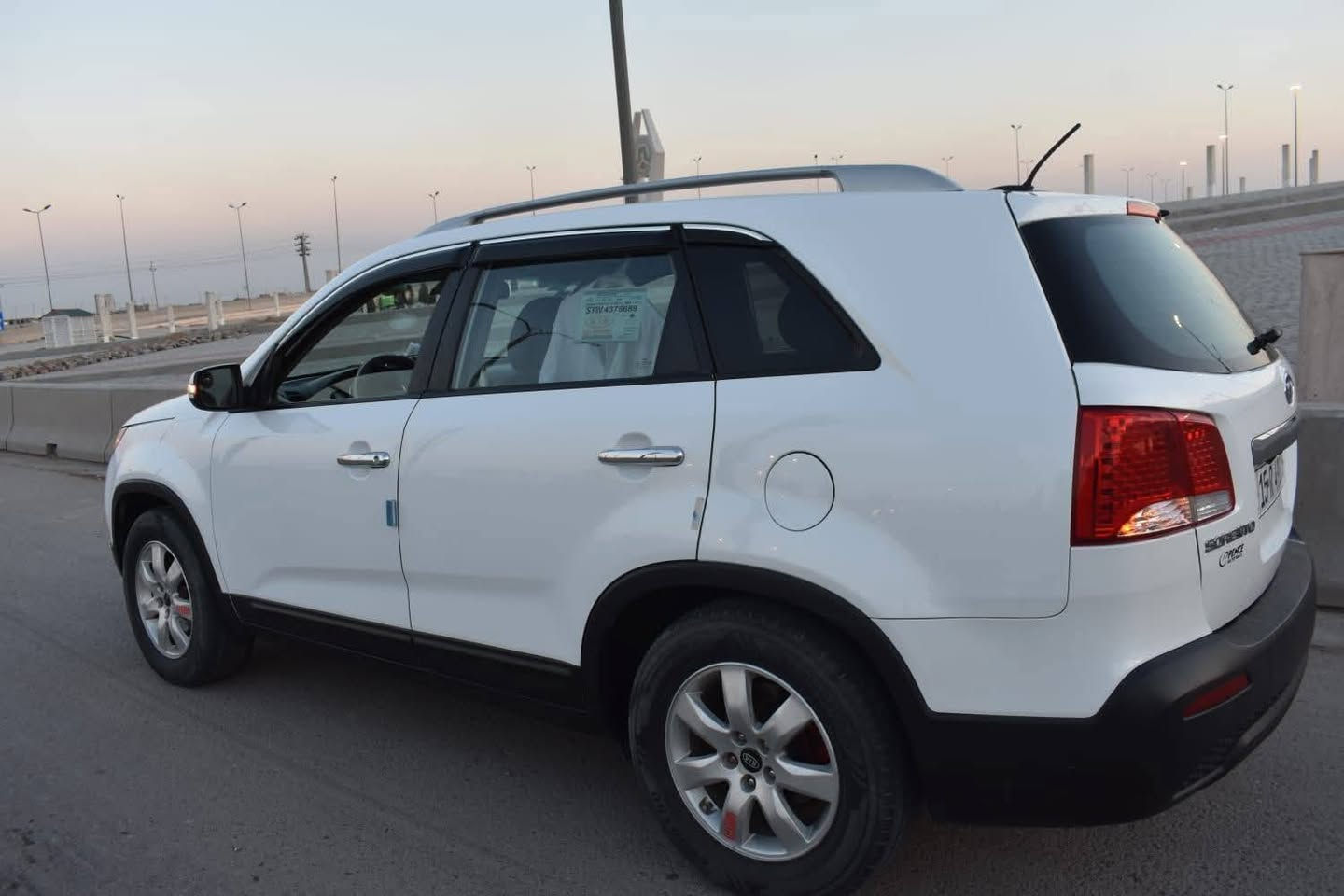 كيا سورنتو 2013
وارد أمريكي بيهة صبغ بباب الصندوق فقط (كما مؤشر بالسونار) 

5 راكب 

محرك ٤ سلندر

 2400 GDI 

گير 6 نمر ما مفتوح 

بدون بانوراما

تبريد قطعتين

رقم دولي مشروع وطني بإسمي تحويل ثاني يوم باي مكان

سنوية جديدة لغاية 2030

هزة جديدة

تخم تاير جديد 

اللون ابيض صدفي 

يدات نيكل 

داخل اسود + صاج اسود 

تحكمات ستيرن جهتين 

حساسات خلفية

مانع انزلاق

كروز مثبت سرعة 

نظام ايكو 

إشارات بالمرايات

شاشة سمارت 

بلوتوث وتحكم تلفون بالستيرن

كاميرا خلفية 

مخارج AUX +  12V

نظام انذار وحماية 

كشنات جلد رياضي (اسود ورصاصي) 

انارة داخلية كاملة 

مراية داخلية سمارت + بوصلة

تدفئة بالكشنات 

أرضية مغلفة جلد بالكامل

ارضيات أصلية ليف 

ايرباكات عدد 8

السعر ١٢٥ ورقة 

للتواصل ***********
