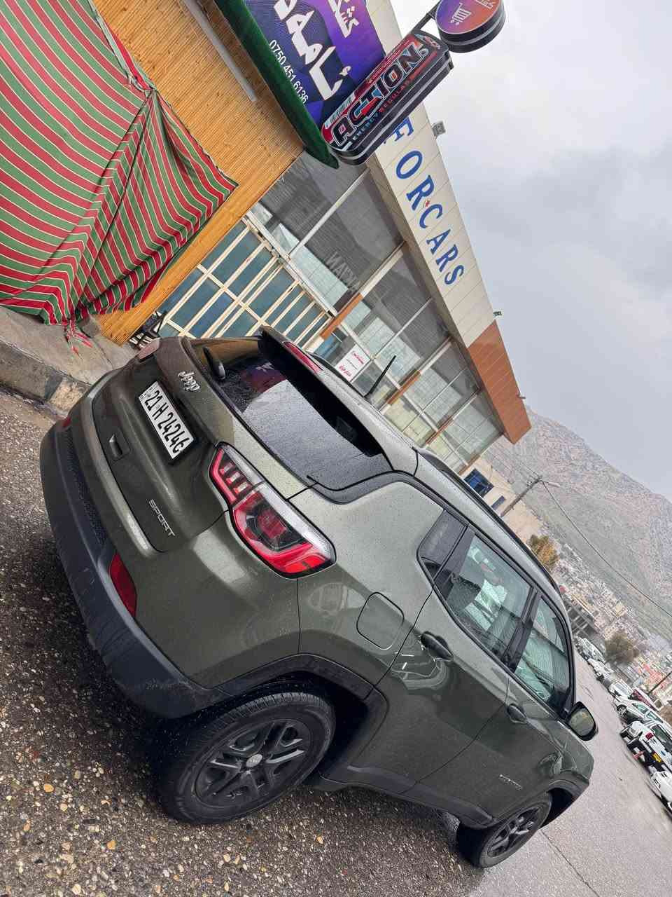 حيب كومباس موديل ٢٠١٨ 
سيارة بدون صبغ كير محرك كهربائيات كل بشرط سيارة باسمي تحويل وكالة بشرط سعر ١٢٢ ورقة ومجال مكاني دهوك
*********** دهوك, العراق
