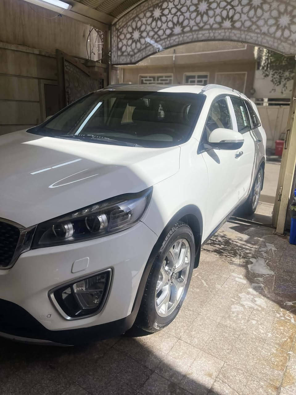 السلام عليكم سورنتو موديل 2016 خليجي نص فول
بصمة 
جنطة كهرباء 
كشنات جلد و كهرباء 
حساس امامي وخلفي 
كامرة خلفية دوارة 
سبعة راكب 
ثلاث قطع تبريد 
ماشية 123 حقيقي 
ثلاث وضعيات قيادة 
وبعد بيهة هواي موصفات 
مكينة 6 سلندر  خير من الله 
با اسمي سنوية رقم بغداد 
بيهة شوي بارد بلباب خلف  سايق شبر 
وكارت تكحيل بالجنطة يم علامة كيا شي بسيط كلش 
السعر 198 وبي مجال 
مكاني بغداد 
***********
