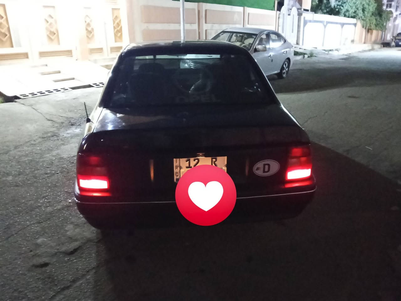 ....للبيع...
فكترا اوبل موديل 89 ما بيها صبغ بس دوائر و دوسات مكينه شرط محرك ،20 

جمات اماميه كهرب 

سلايت كهرب 

بور 

قفل مركزي  

ول كب جديد 

السياره بسمي شرط التحويل 

مكاني موصل حي الميثاق (***********)
