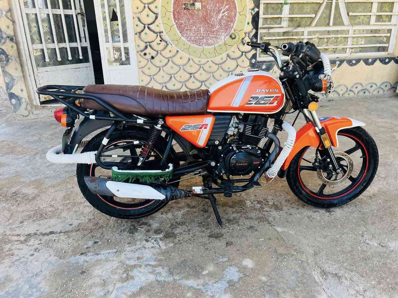 سلام عليكم دراجة دايوان للبيع موديل 23 أوراق اصوالي دراجة مكفولة كفالة عامة  كهربائيات كاملة أي نقص مابيهةً كتابة حمرة.  شرط. انضف من الصورةً السعر مليون 500 وبيهة مجال. ***********
