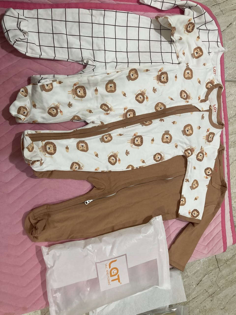 Lee And Town
ماركة استرالية خامة فد شي راقي كلش
قطن 100‎%‎
3 قطع 
السعر 18 شامل التوصيل


**إذا كنت صاحب هذا الإعلان وتريد حذفه لأي سبب، رجاءا أرسل رسالة إلى الدعم الفني**