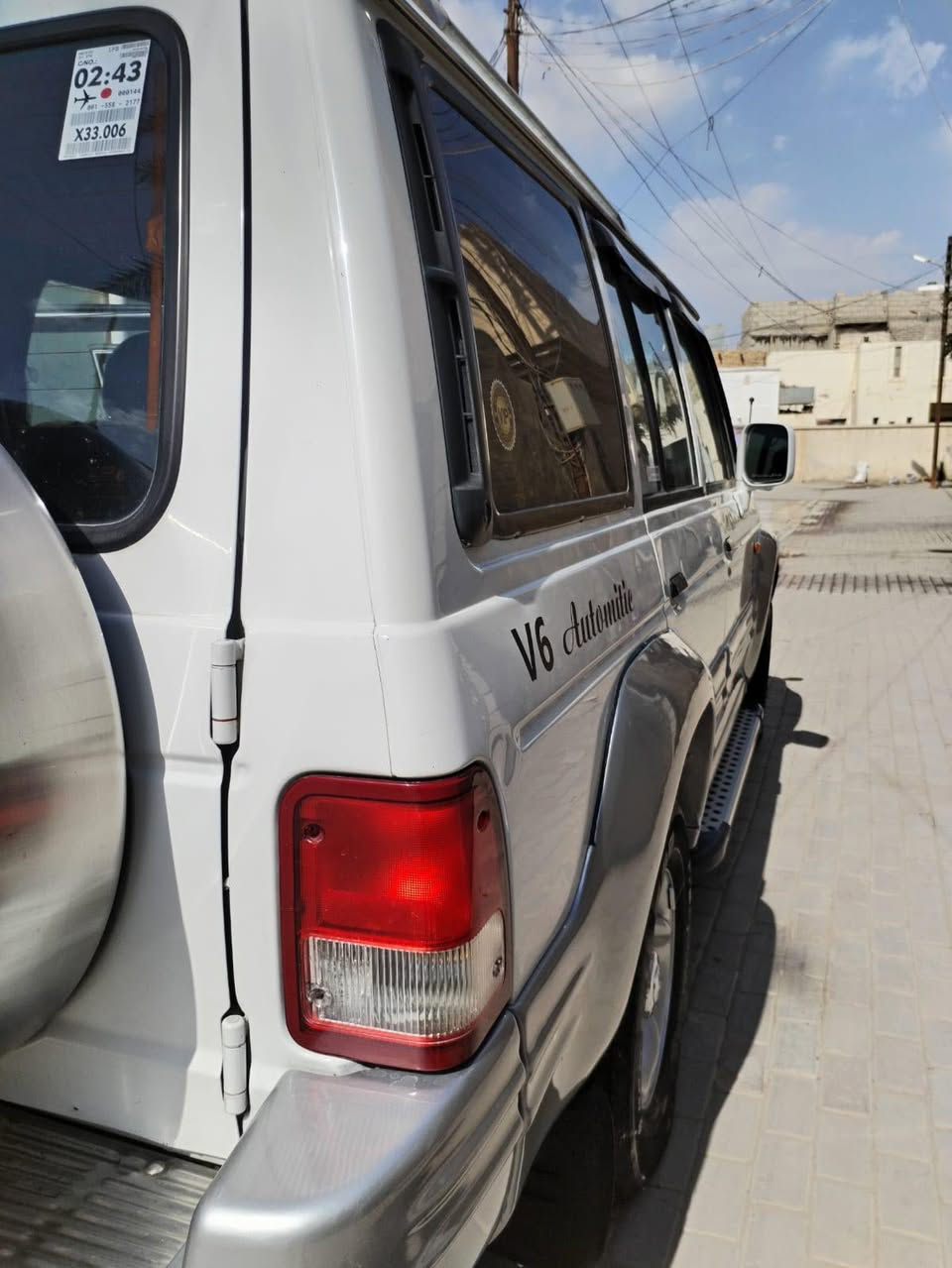 السلام عليكم كالوبر للبيع موديل الفين كامله من كلشي بدون حادث بيها شخط بالجاملغ  الأيسر الامامي ومتكحل وسونارها  مكينه بلاديه 70قفل والهزه مالتها بشهر العاشر تنتهي رقم أربيل *********** بغداد مكانها

