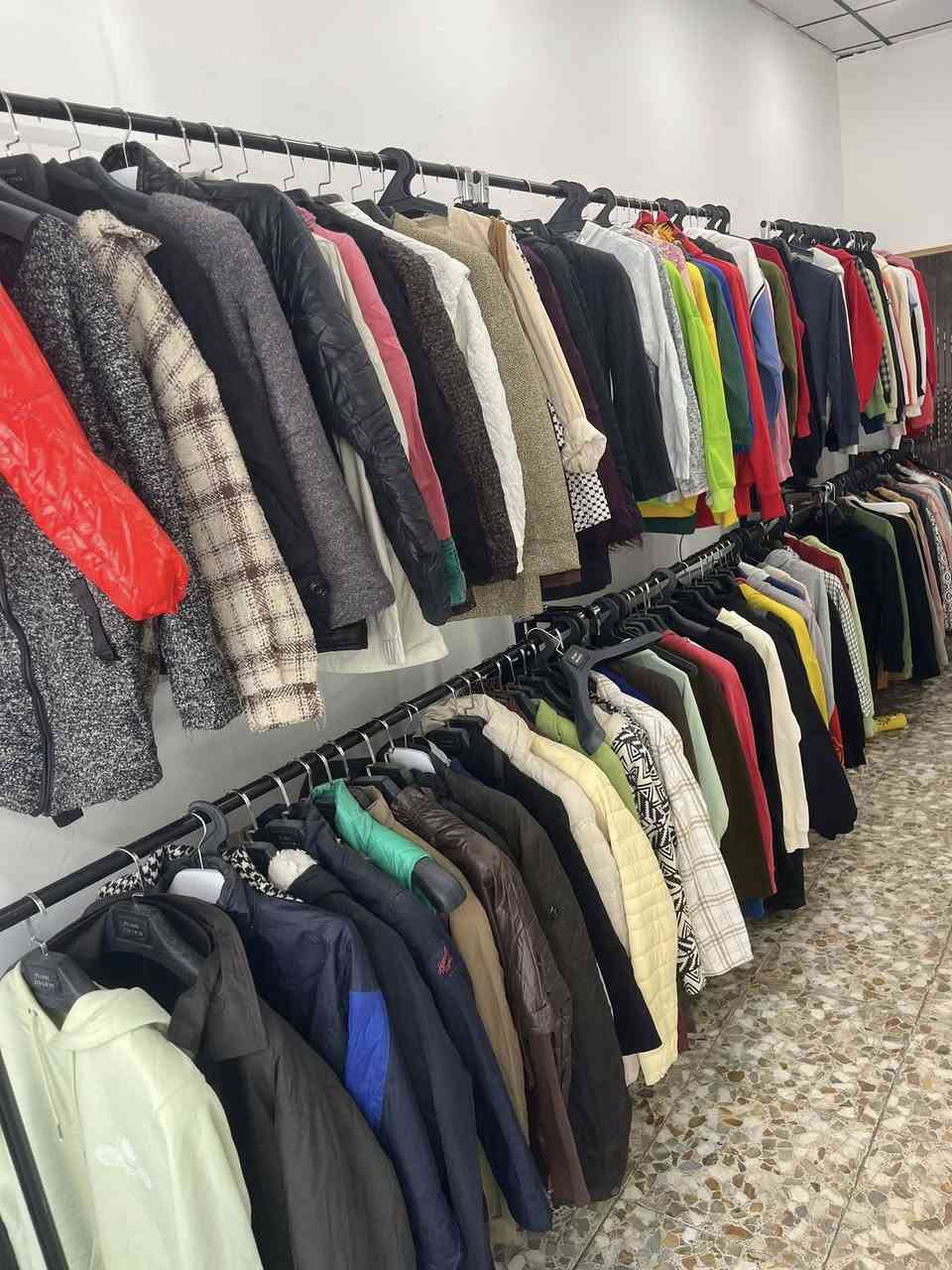 السلام عليكم عندي غراض باله ستر نسائية سويترات بجايم احذية جواريب تصفية محل عنواني بغداد المشتل شارع الجامع *********** واتساب قطع حلوة ومرتبة بس لحد يكسر بل بضاعة رحمة الوالديكم
