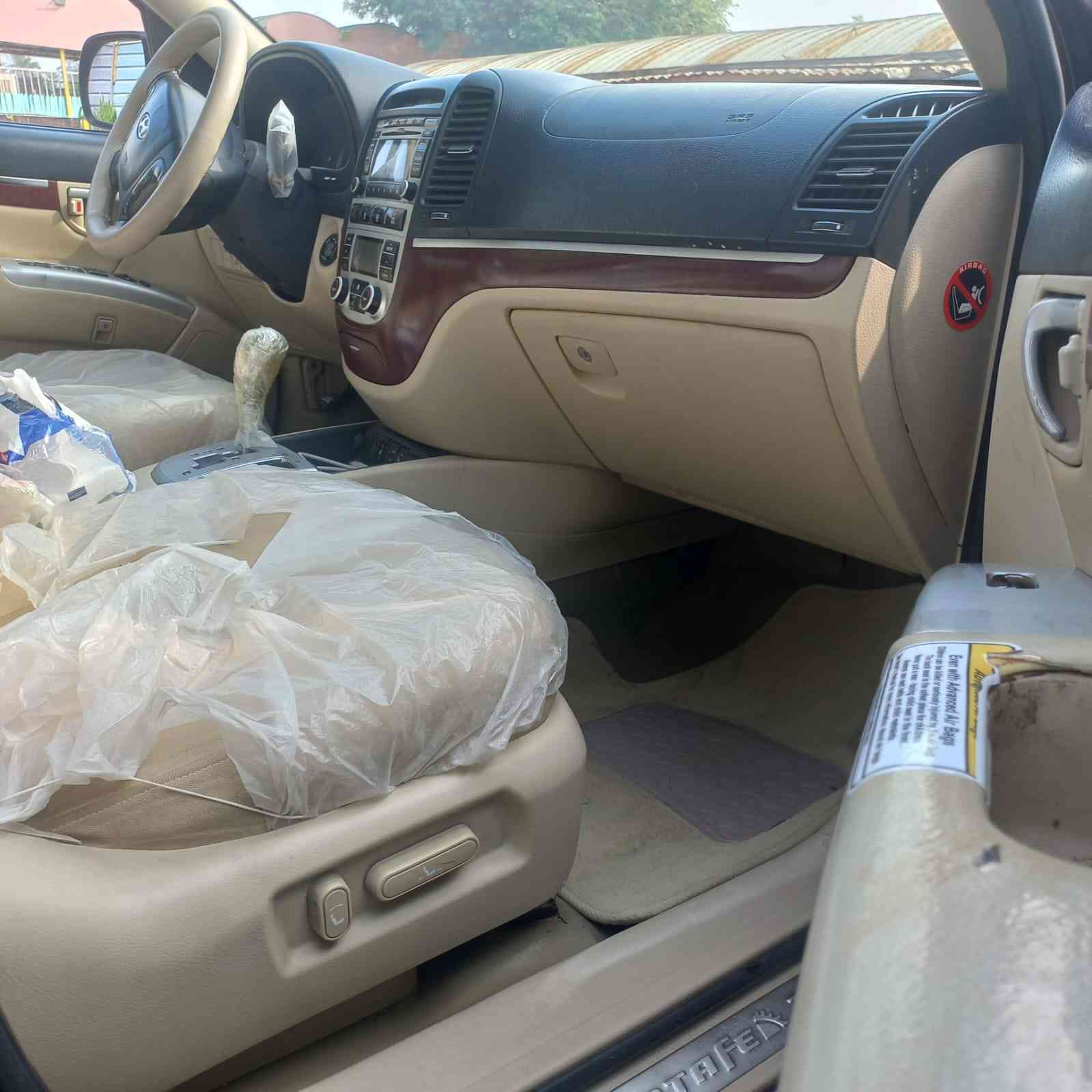 سنتافيا خليجي 10 بدون حادث بدون صبغ ٧راكب محرك ٦ سلندر 2700 لون كرزي رقم بغداد باسمي مكاني بغداد الشعب كامل مواصفات عدا البصمه الاتصال ***********
