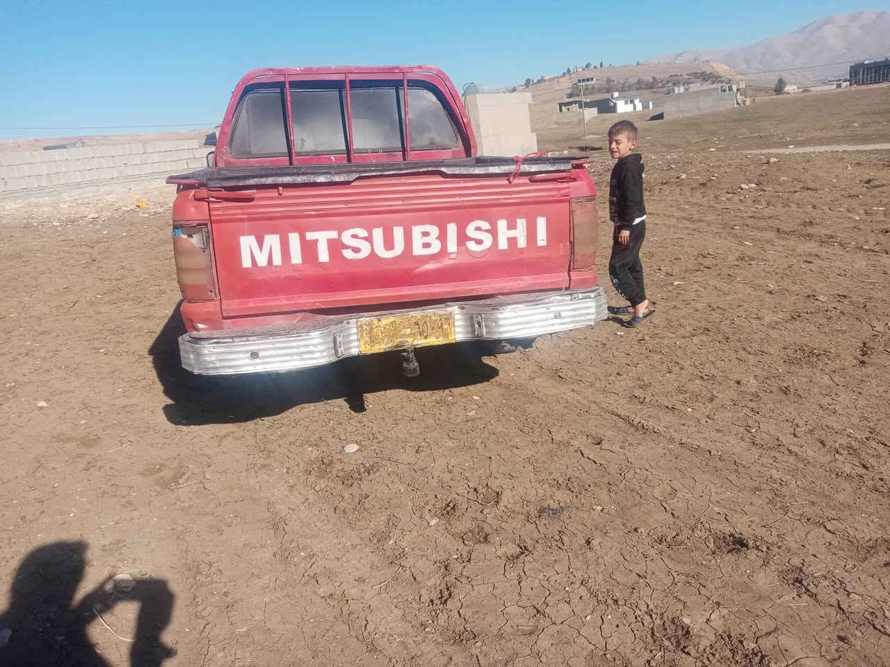 ئەم سەیارە بۆ فرۆشتن . بەشەرتی گێڕوو مەکینەو. ئەکسل. کەرەبای مەزبوتە. . تێبینی لەسلێمانیم . بۆ نرخ پێوەندیمان پێوە بکەن.. ژم ***********
