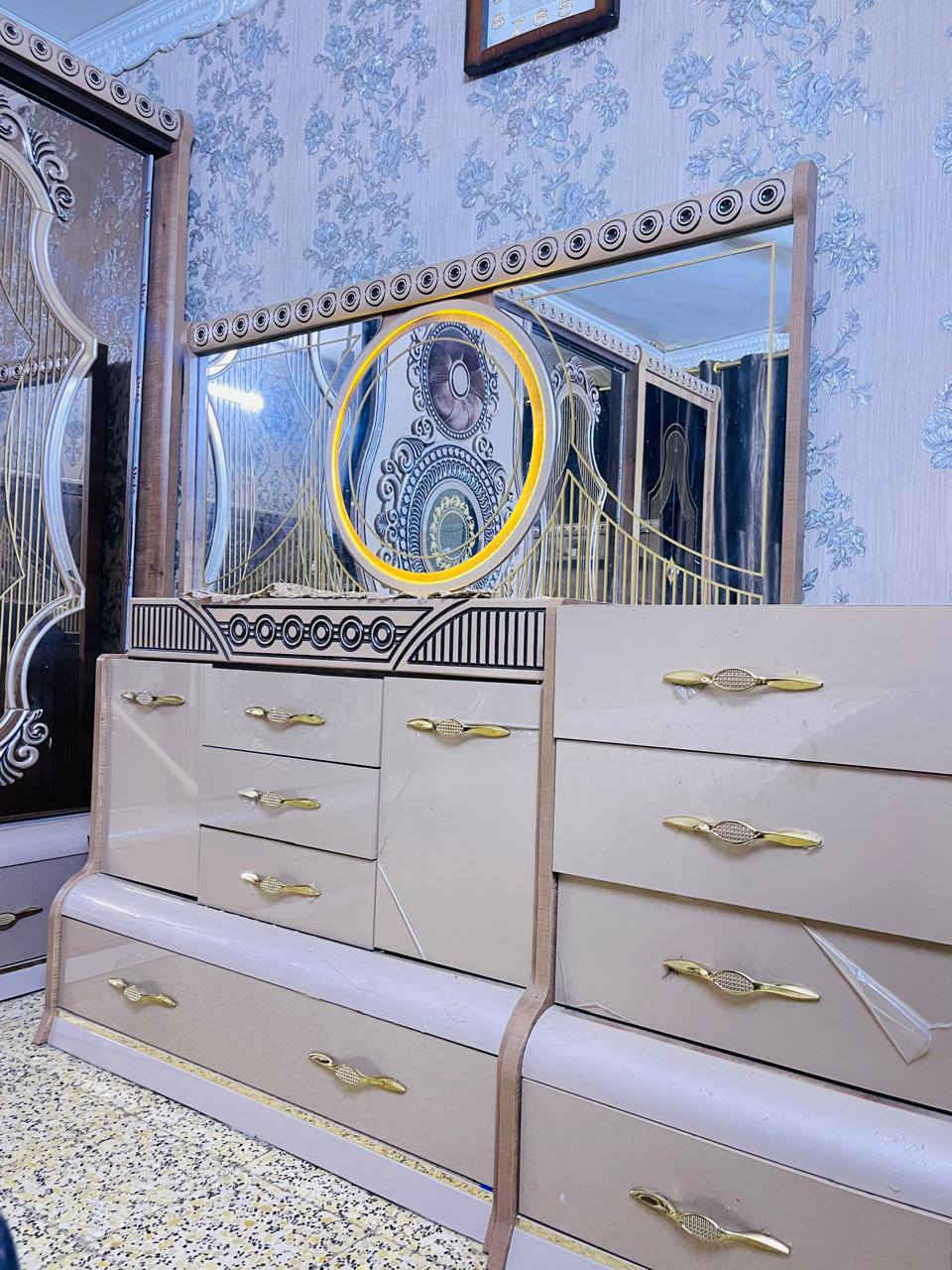 السلام عليكم غرفه تركيه للبيع نضيفه تحتوي على 11 قطعه مع الوصل العنوان بغداد رقمي  ***********
