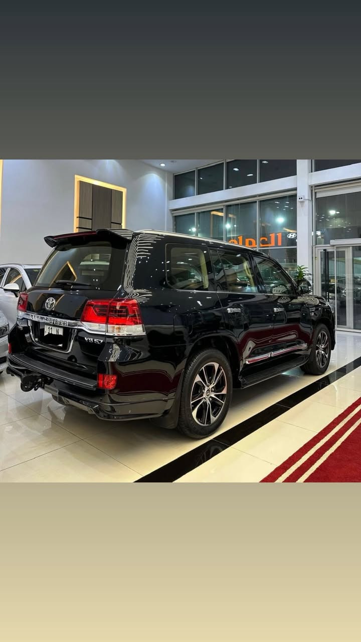 لاندكروزر 2021 VX.S مواصفات لكزز
🚘 للبيع – تويوتا لاندكروز VXS موديل 2021 🚘

📌 النوع: Toyota Land Cruiser VXS
📌 الموديل: 2021
📌 الفئة: VXS فل كامل
📌 اللون: (اسود)

✨ المواصفات:
✔️ محرك 8 سلندر
✔️ دفع رباعي (4x4)
✔️ فتحة سقف
✔️ جلد أصلي فاخر
✔️ شاشات أمامية وخلفية (3)
✔️ كاميرات 360 درجة
✔️ رادار + مثبت سرعة
✔️ تبريد وتدفئة مقاعد
✔️ تشغيل بصمة
✔️ نظام تعليق هيدروليك
✔️ باب خلفي كهربائي
✔️سنسرات أمامية وخلفية

💰 السعر: (600$) قابل للتفاوض بالمعقول
📍 الموقع: (السيدية)
📞 للتواصل خاص أو اتصال: (***********)
