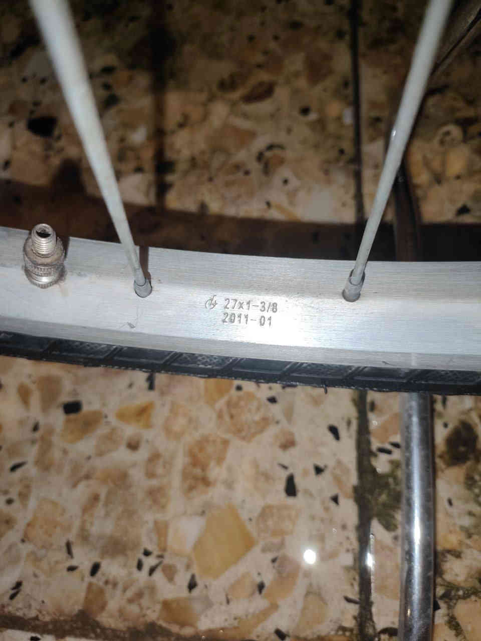 السلام عليكم اخوان بايسكل للبيع سياحي الاصلي شرط الاصلي نضيف حجم 27كامل امكمل بريك كدام شغال ابريك وره شغال بداله شغاله بس يرادلها تقسيم الكشن طبي نضيف مديل
مكاني بصره صبخة العرب 
سعره 65قفل قفل قفل
رقم ***********
