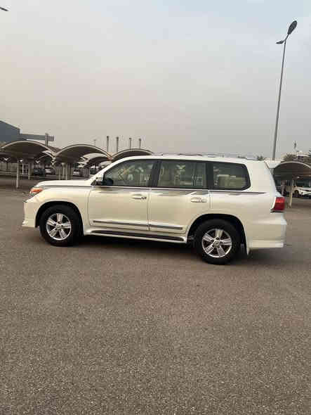 لاندكروز بريم ٢٠١٣ عداد المسافه ١٣٩٠٠٠ قابل للزياده السياره رقم بغداد الرقم الجديد  السياره بيه صبغ الدعاميه الاماميه وربع من الخلفيه وشخط مصله بارد اربع أصابع  السعر ٣٨٠٠٠$  للاستفسار او الاتصال ***********
