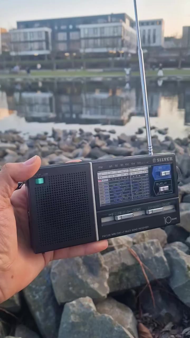 السلام عليكم ، قريباً الراديو يصبح الجهاز الأكثر تأثيراً في حياتناً ...


**إذا كنت صاحب هذا الإعلان وتريد حذفه لأي سبب، رجاءا أرسل رسالة إلى الدعم الفني**