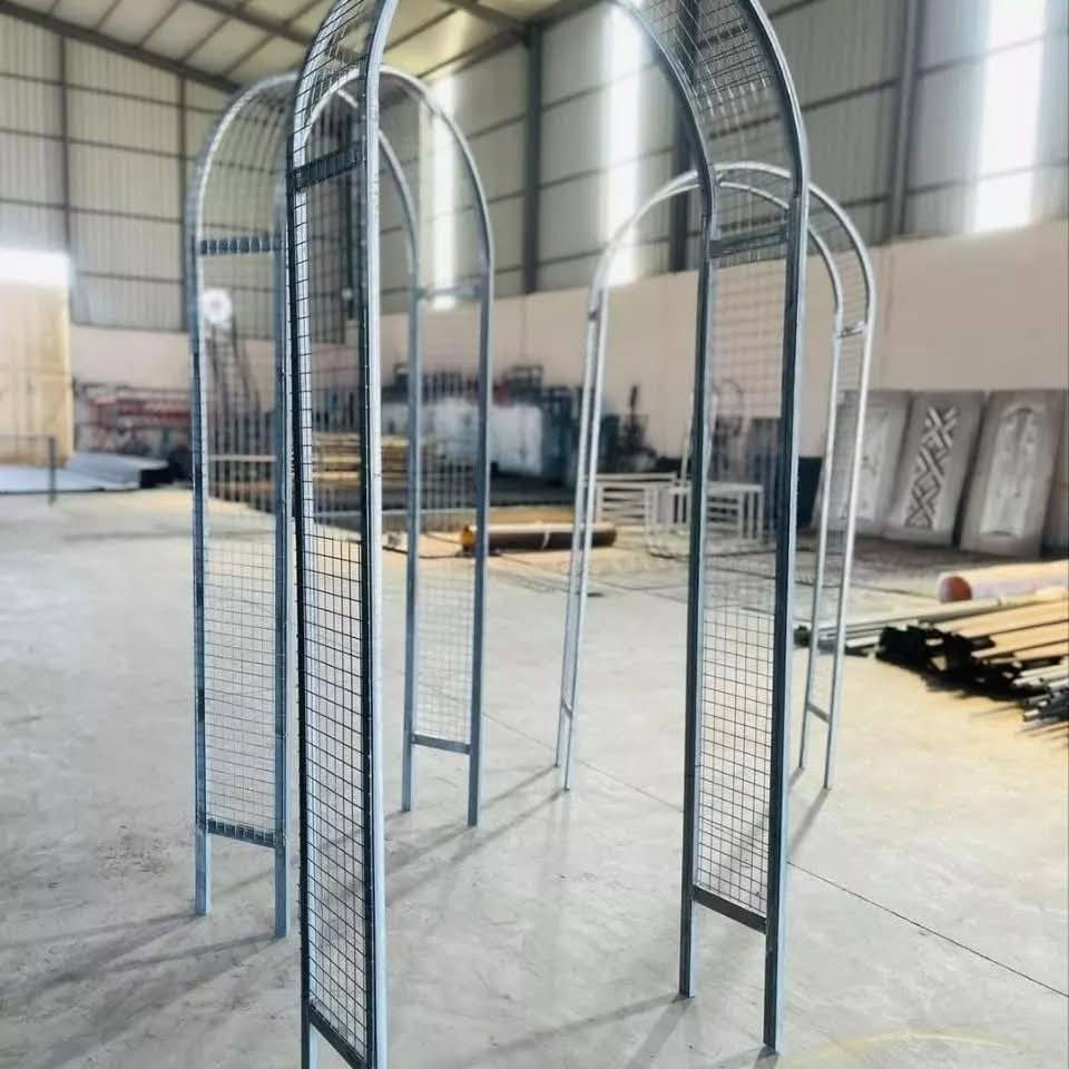 ئاسن فرۆشی سەرباز بۆفرۆشتنی قەوسی گوڵ
 بۆ ناو باغ و باخچەکانتان جملەو مفرد بەردەستە
گەیاندنمان هەیە بەپی توانا
ناونیشان چوارقوڕنە پشت بەنزینخانەی سلام
***********_***********
