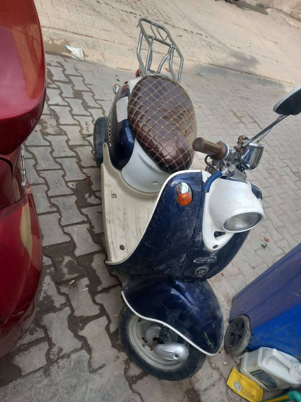 السلام عليكم عندي دراجه كلاسك نضيفه شغاله سلف وهندر كفراتها نضيفه اريدها ٣٢٥ الف وبيهامجال دراجه ماغاسله 
مكاني الحريه الدولعي ***********
