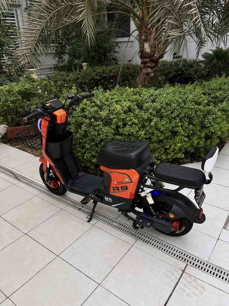 سلام عليكم 
بايسكل R9 للبيع 🔴

دراجه قياس ‏10-300 R9   🧨 فول مواصفات 🧨 بطاريات 🔋 انبير 36 كبير تحمل وزن (230k) 🛢️بلوتوث اربعه سرعه   ✈️🚀 بك الى الخلف.    لايت ليد زنون LED 🔦 بريك دسك دهن امامي خلفي السرعه99 وبيها بعد هواي مواصفات 🧨 

السعر ((425)) بي مجال 

للاستفسار 
*********** 
كربلاء شارع الحولي مقابل مستشفى الكفيل
