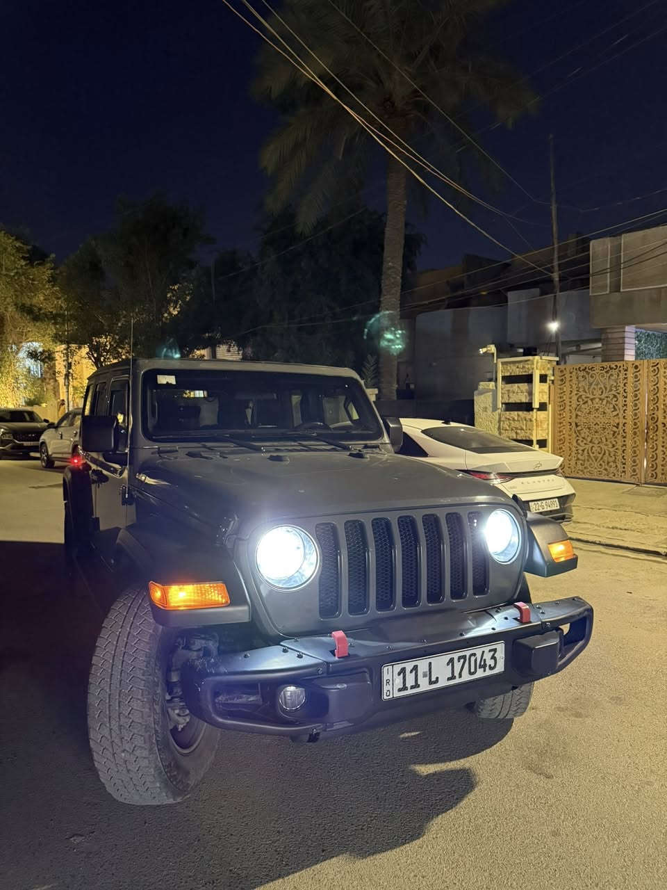 سلام عليكم جيب رانكلر موديل 2021 لون مميز سمنتي ماشيه 58سياره نضيفه ضربتها بل بنيد بل يسره خفيفه بيها موصفات فول  تشغيل عن بعد محركها 2000 تيربو التواصل ***********
