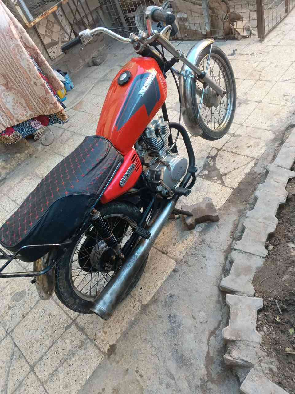 سلام عليكم . دراجه ايراني ادوات ضايعه اوراقهه مكفوله من السرقه . دراجه مكينتهه خرسه دبلات شغاله شلعه ومعدل مكفوله من التبخير والنضوح  بكلايت الوره موجود اشاير موجودات كهربائيات شغاله بس انه ما رابطهن . سعرهه 325 وبيهه مجال للشراي مكاني  بصره خمسه ميل  ***********
