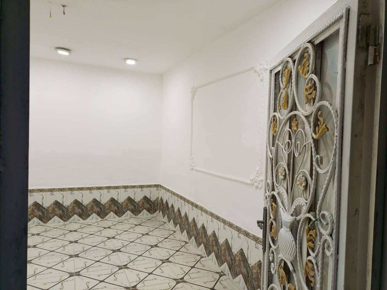 بيت للبيع المساحة 100م خلفي 

طابق واحد غرفة وصاله ومطبخ وستقبال وصحيات 

المكان حي اور الثانيه على ساحه 

السعر 85

***********
***********
