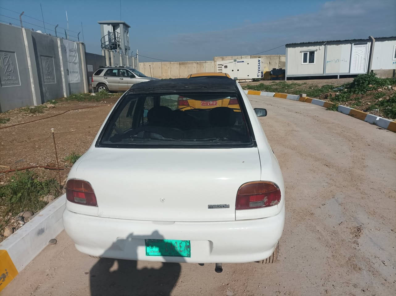 سيارة مازدا  ياباني اصلي مستر بين  اللون ابيض مروج معاملة الهزة والتحويل للرقم الدولي  رقم مميز وهو 64664 نينوى شرط التحويل محرك جديد كير توماتيك نظيف جامات كهربائية دشبول نظيف جدآ كيجات كلها شغالة اطارات جديدة  ناقصها جناي فقط للاستعلام هاتف ***********
